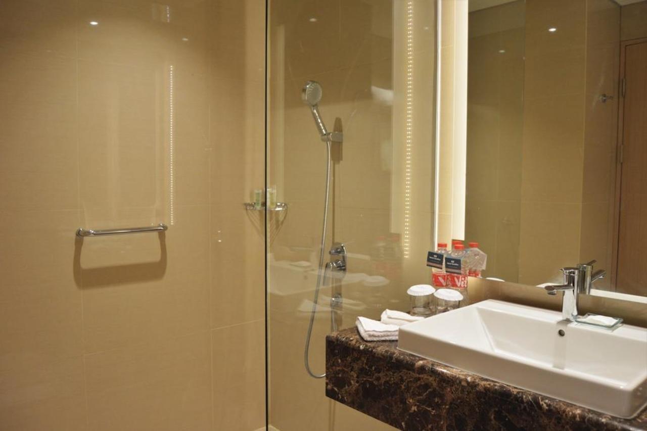 Hotel Santika Gresik Extérieur photo