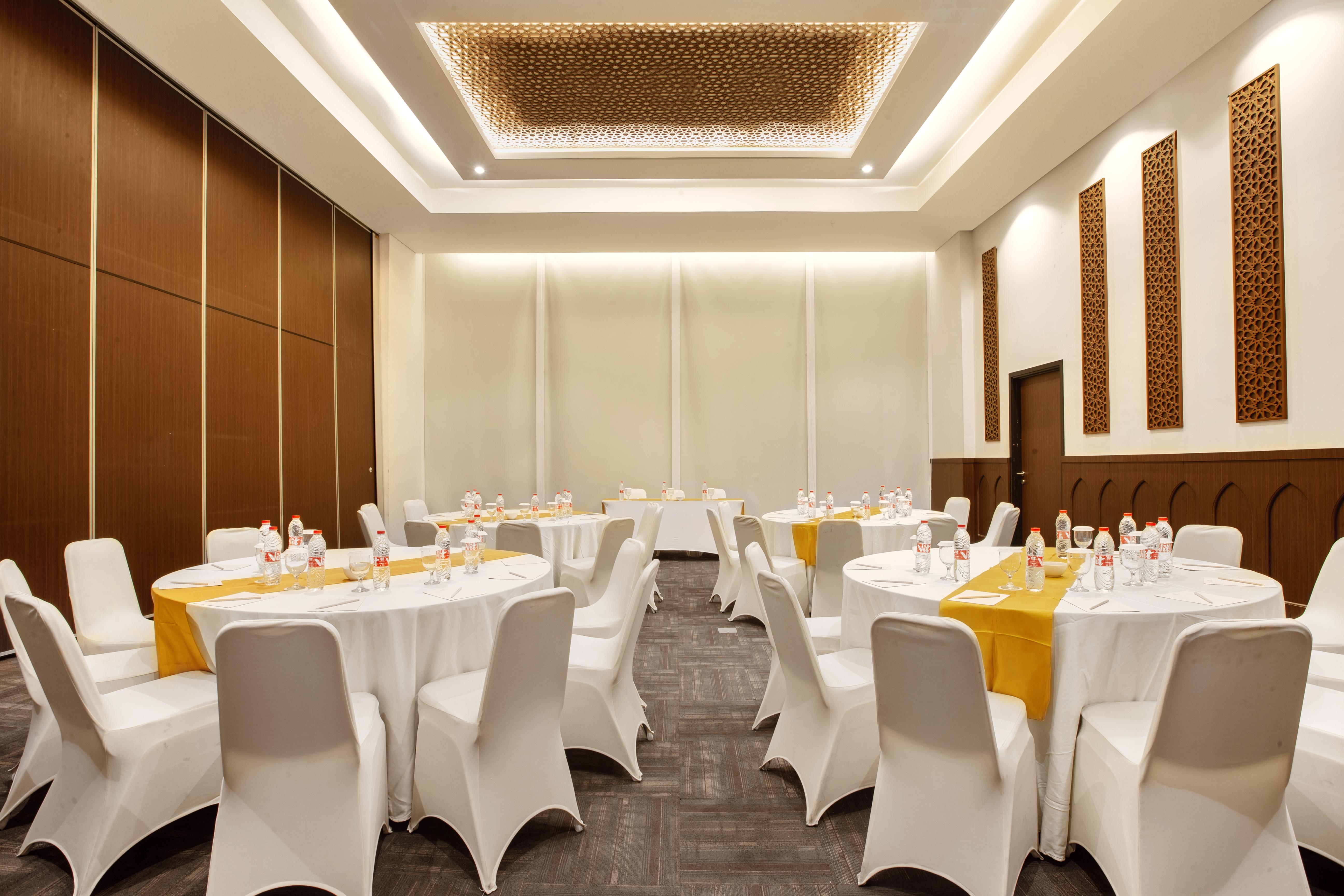 Hotel Santika Gresik Extérieur photo