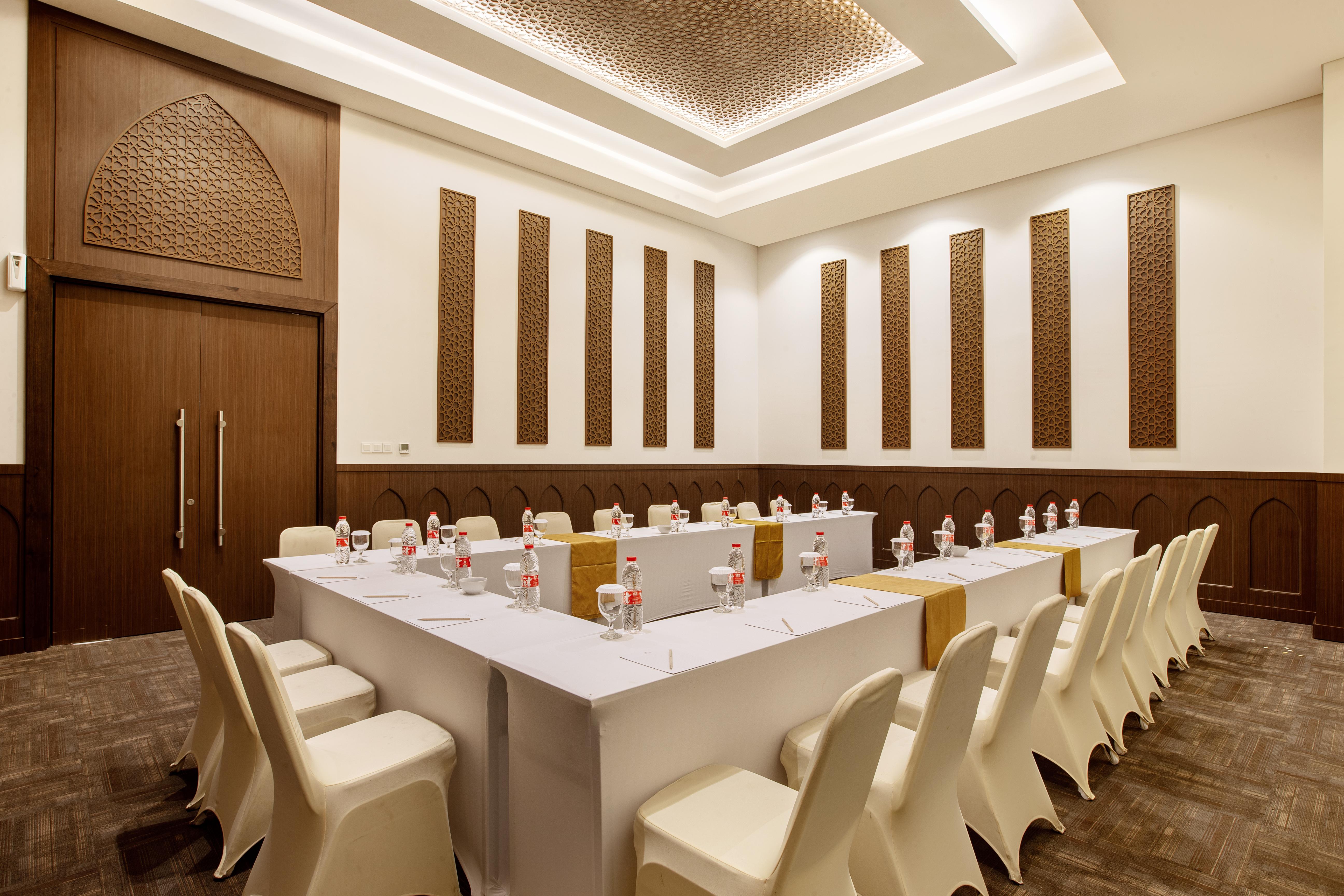 Hotel Santika Gresik Extérieur photo