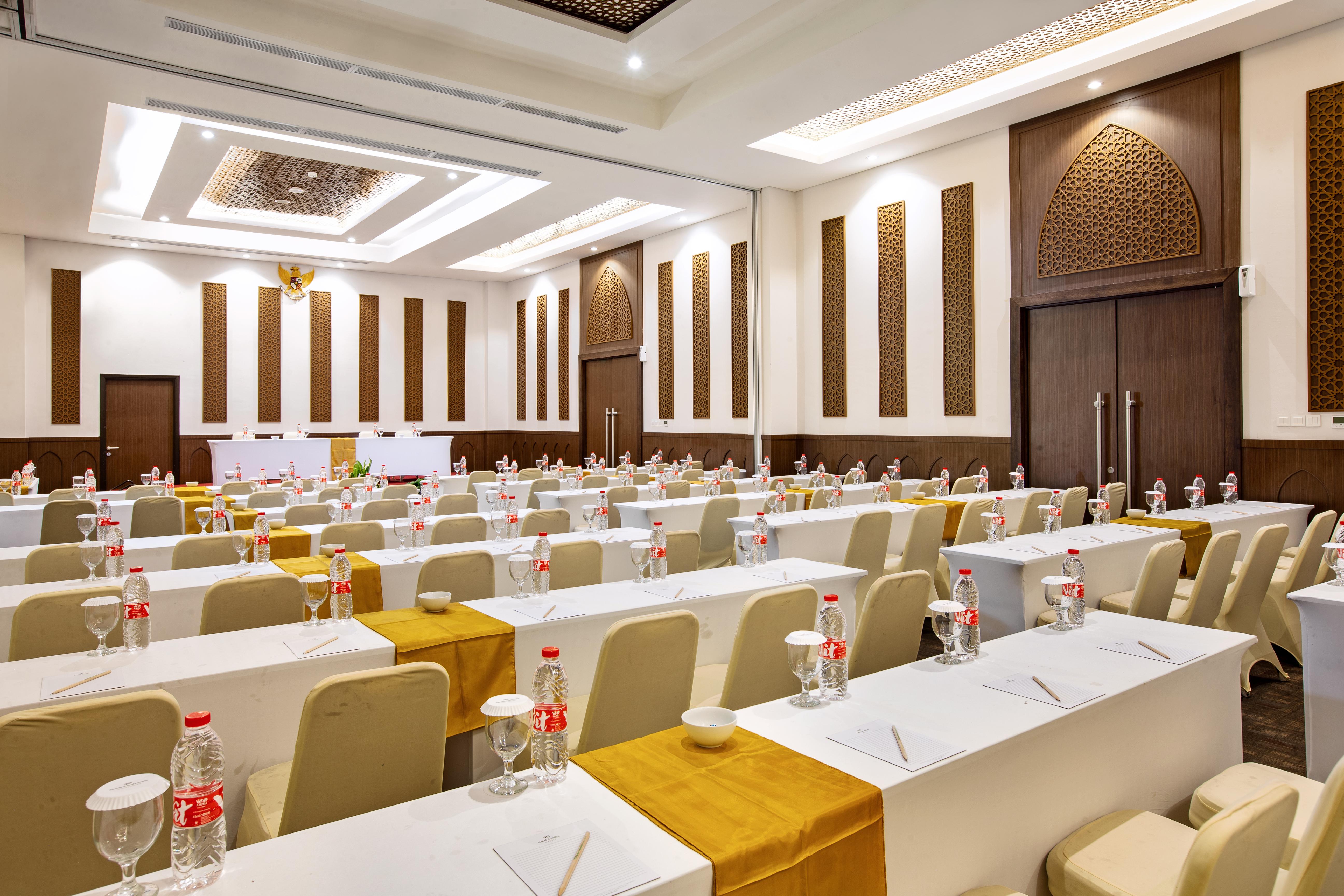 Hotel Santika Gresik Extérieur photo