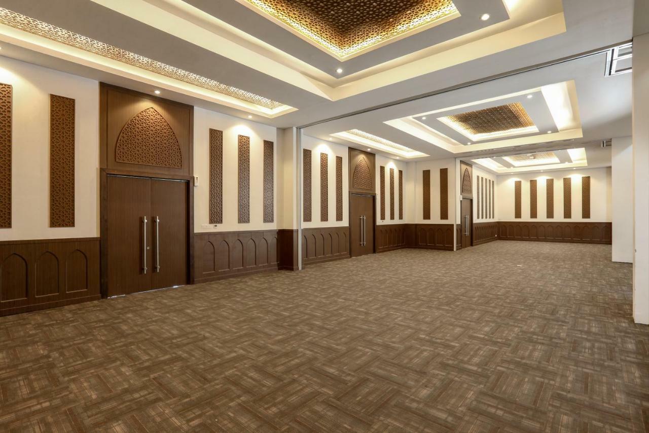 Hotel Santika Gresik Extérieur photo