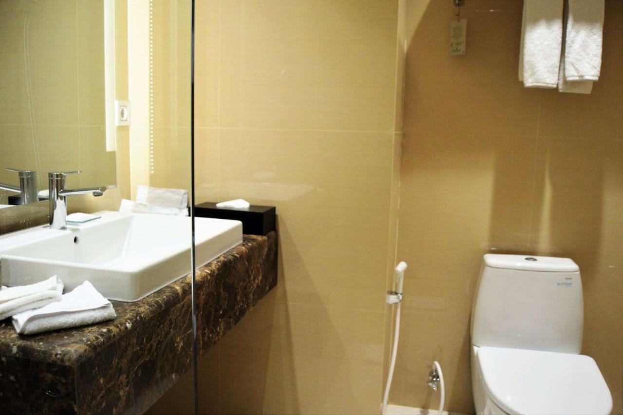 Hotel Santika Gresik Extérieur photo